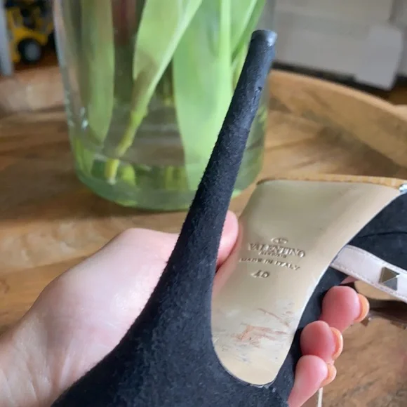 Valentino Garavani peep toe stud high heel size 40 - Picture 3 of 11